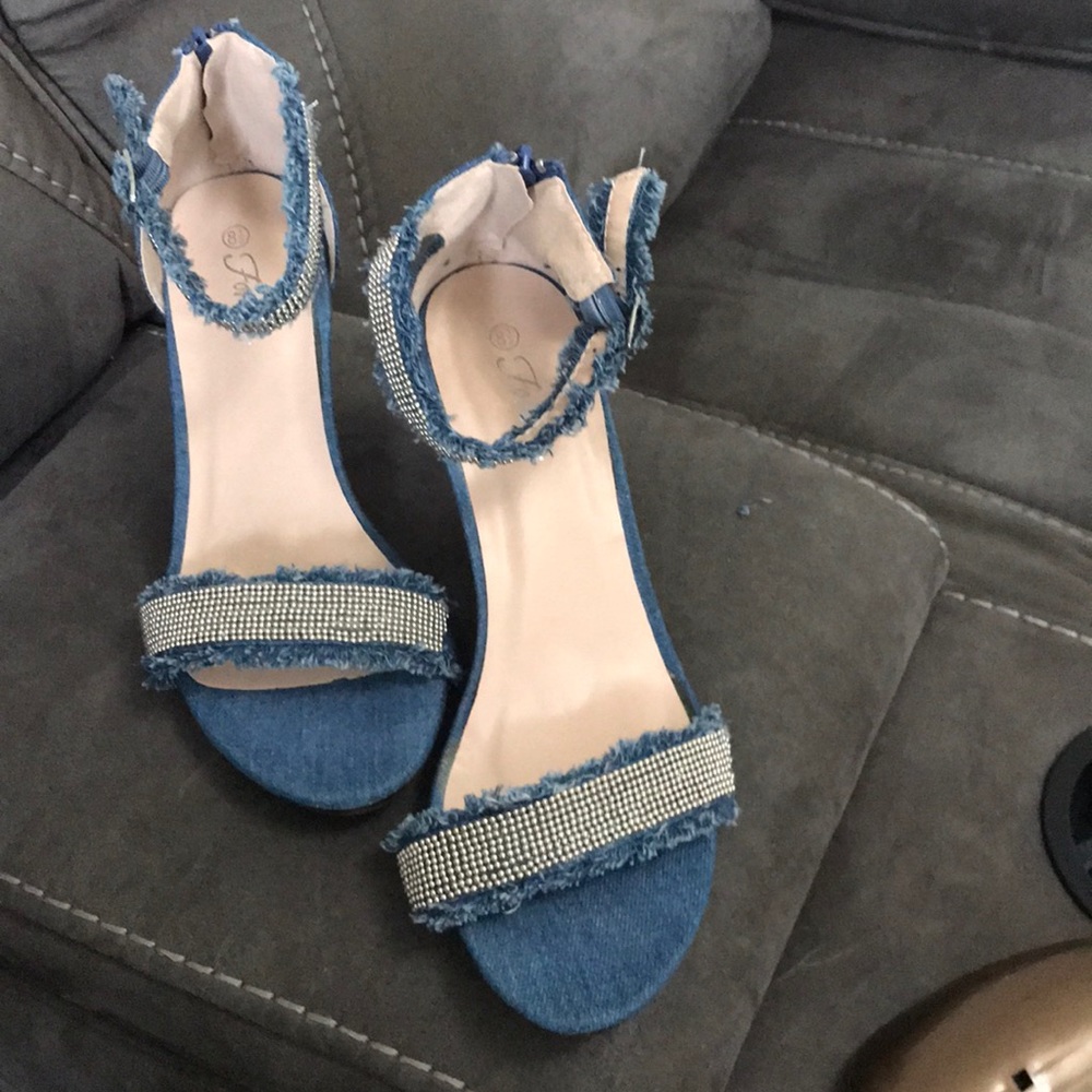 Sandals - Picture 3 of 7
